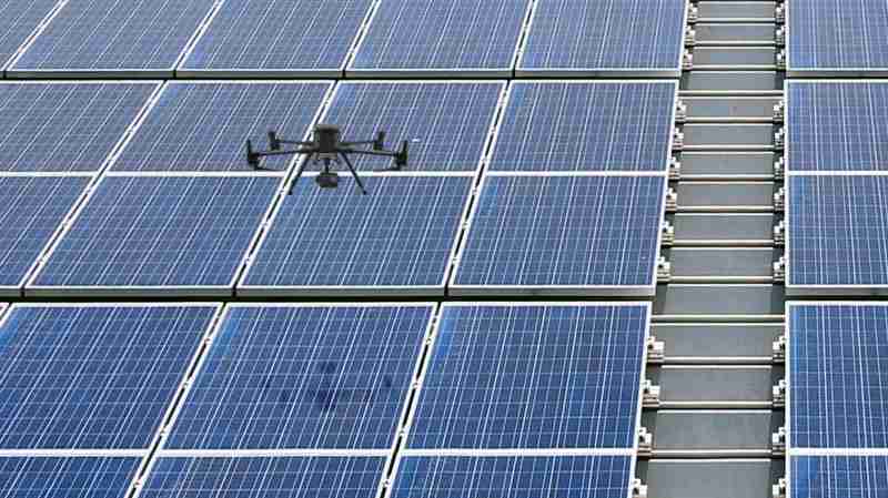 菠菜论坛以无人机搭配IR Sensor热显像技术进行全方面模块健检，，，有效降低人力成本并提升发电量