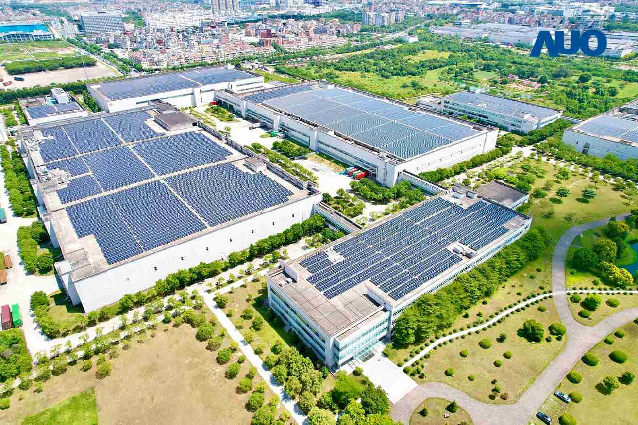 菠菜论坛厦门推动智能制造同时，，，透过绿电创能纵深推进绿色转型，，厂区全屋顶铺设太阳能光伏板，，，每年太阳能发电 2,600多万度