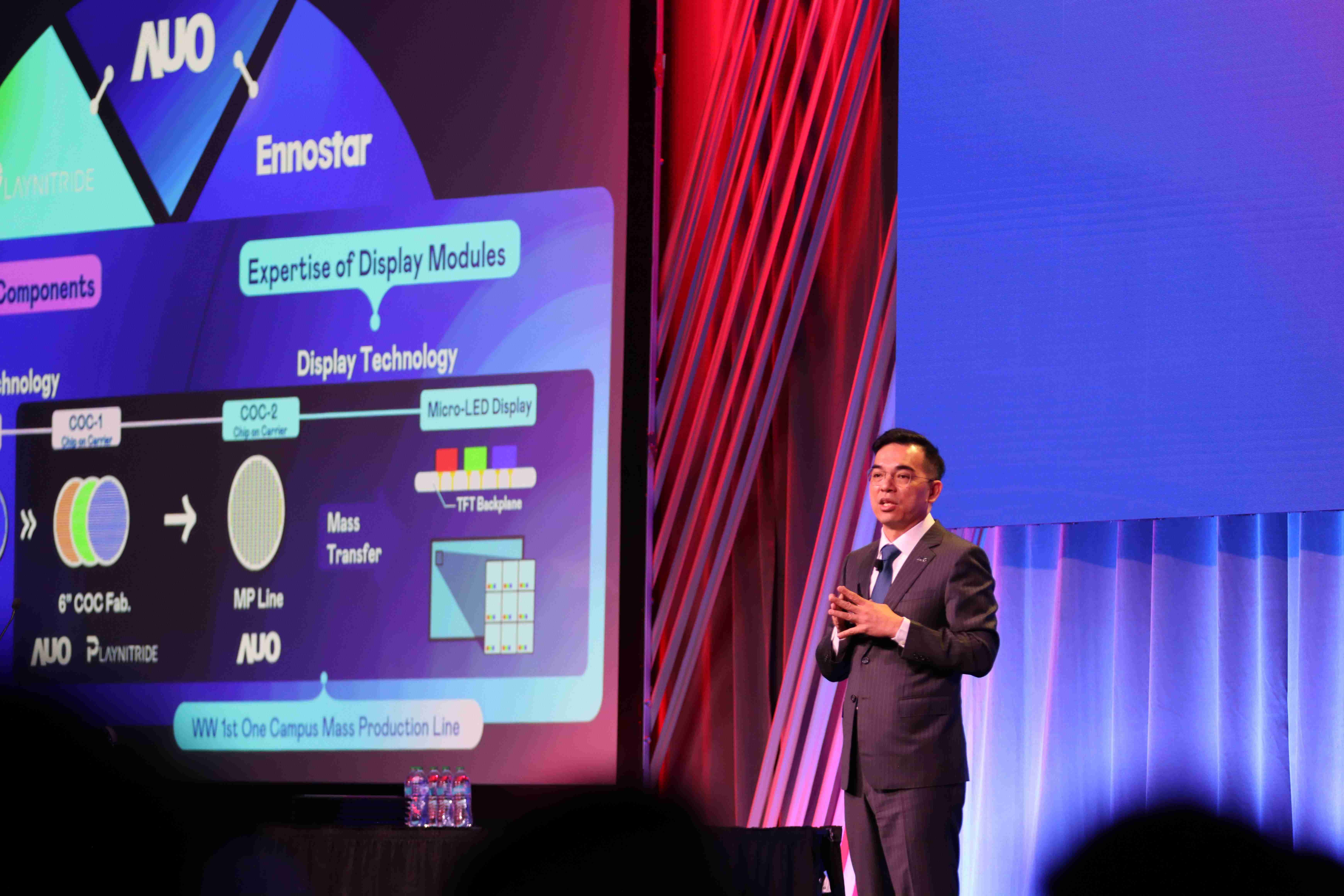 2025 SID显示周登场,,菠菜论坛光电执行长暨总经理柯富仁博士以〝Redefining Displays: Inspiring New Possibilities〞发表主题演说,,,带领菠菜论坛以智能显示解决方案先驱,,透过AI赋能,,重塑显示的视觉创新体验